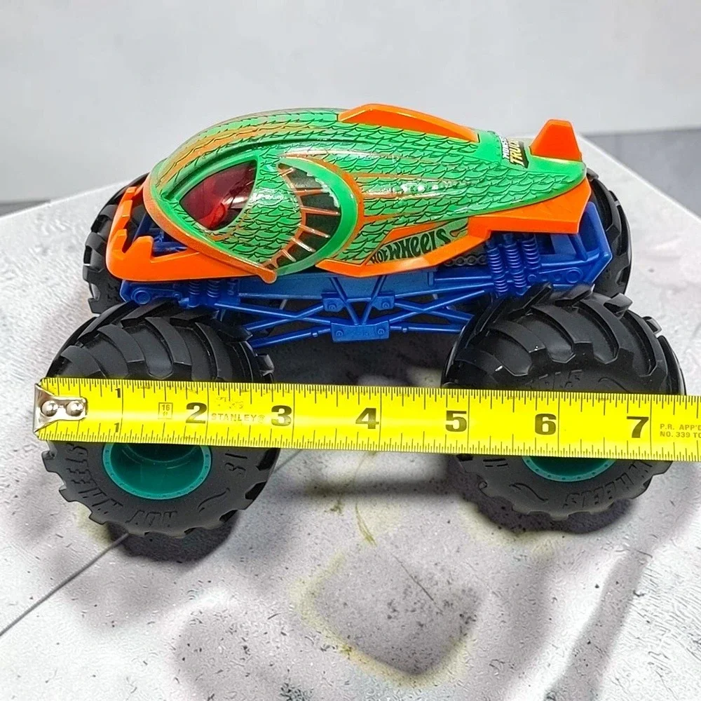Hot Wheels Large Monster Truck Piran-Ahhh 1:24 Scale Green Orange Diecast 2021